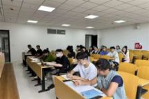 商学院召开2024级新生班主任会议暨学生干部培训会