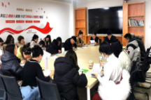 语言与传媒学院召开2024年度教职工考核述职评议会暨教研室（实践教学中心）主任考核评议会