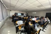 马克思主义学院组织学生观看“读北疆故事，迎崭新学期”开学第一课