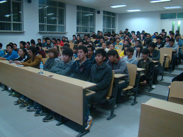 信息工程教学部举办2011级新生专业教育系列讲座（三）