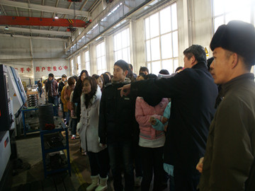 商学教学部组织2010级会计学专业学生深入企业参观学习