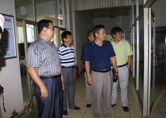 校党委副书记王贵印、内蒙古东达蒙古王集团有限公司副总裁秦秀岚到米乐mile官方网站视察新生报到工作