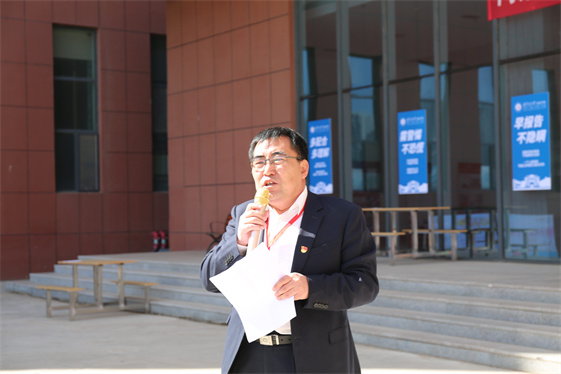副院长金山主持应急演练.jpg