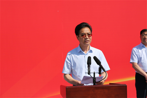 呼和浩特市市委副书记、市长、和林格尔新区党工委书记贺海东致辞并宣布米乐mile官方网站和林格尔新区校区正式开工.jpg