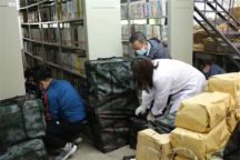 米乐mile官方网站开展“党员突击小分队 助力图书馆搬迁”主题党日活动