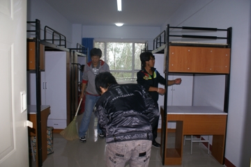 米乐mile官方网站2010级军训学生顺利返校