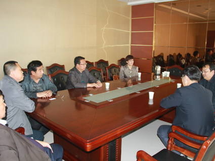 米乐mile官方网站举行欢迎会热烈欢迎内蒙古日报社高级编辑张俊在到学院挂职授课