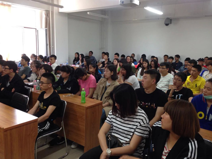 温哥华电影学院李宇轩老师为米乐官网艺术教学部师生开展专场情况介绍会