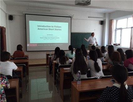 美国圣马丁大学2015年秋季学期派往米乐官网的第一位教师开始授课