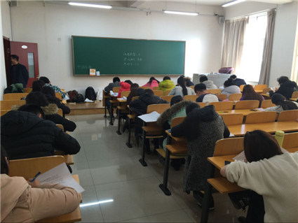 学院领导巡视期末考试考场
