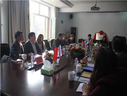 米乐mile官方网站草原丝路书画研究院召开研讨洽谈会