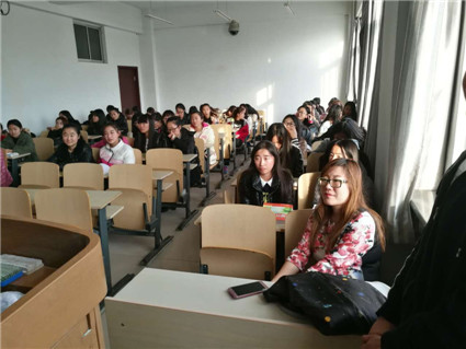 2016级英语一班开展“育心理健康，创班级健康”心理主题班会