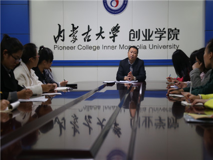商学教学部党总支书记深入学生党支部讲党课