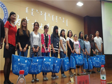 外国语教学部参加“创卫生班级，建安全校园”宿舍文化节颁奖仪式