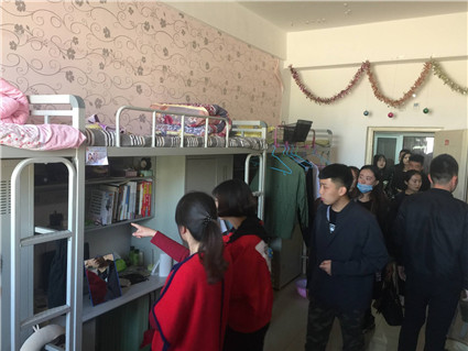 艺术教学部进行宿舍安全检查
