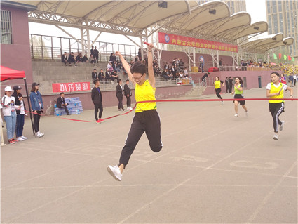 商学院在米乐mile官方网站第十届田径运动会上取得优异成绩